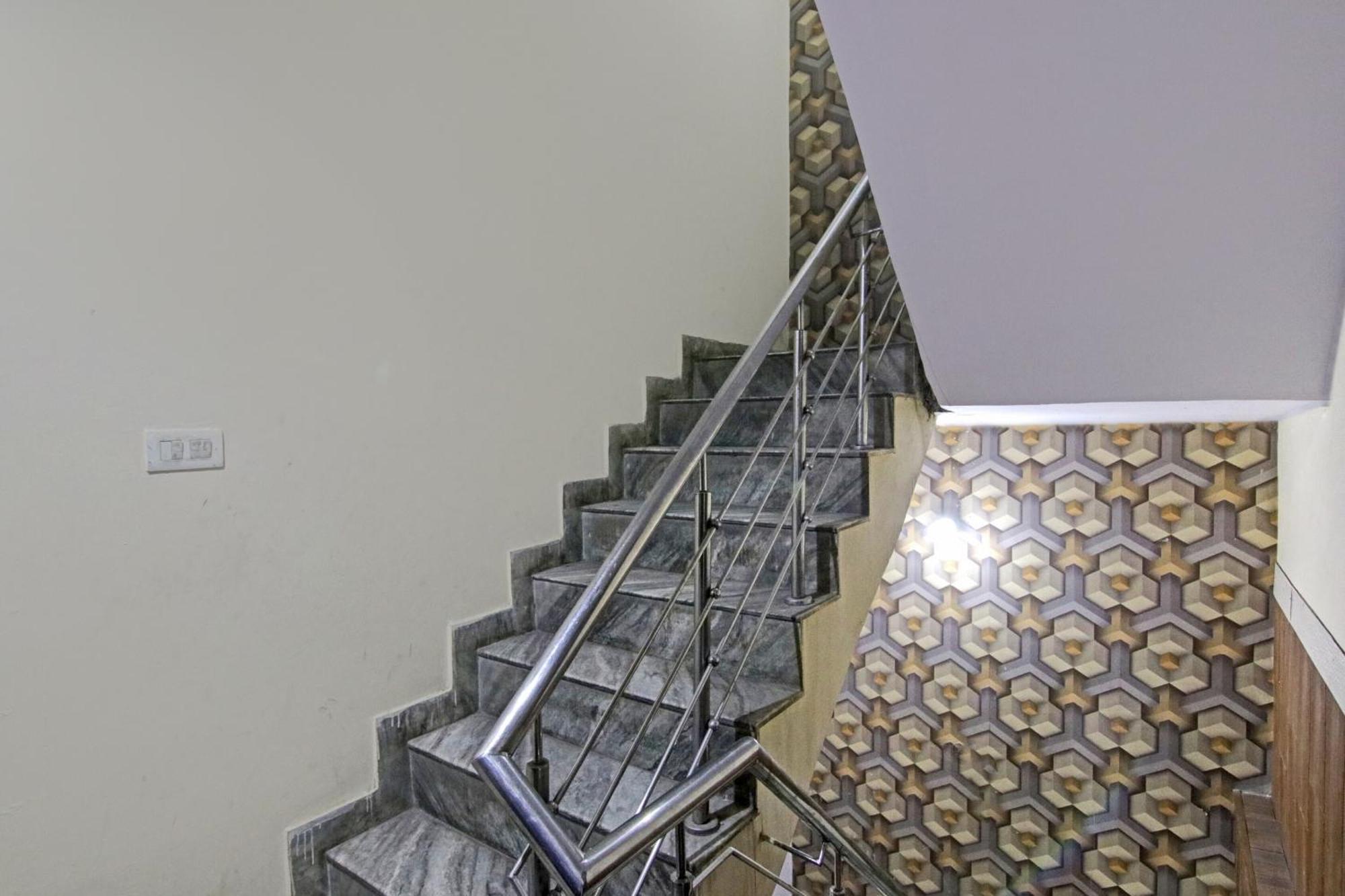Flagship Hotel Decent Stay Near Pvr Vikaspuri Delhi New Delhi Extérieur photo